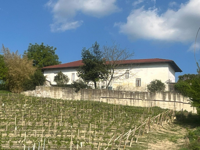 Cascina in Vendita a Castagnole delle Lanze