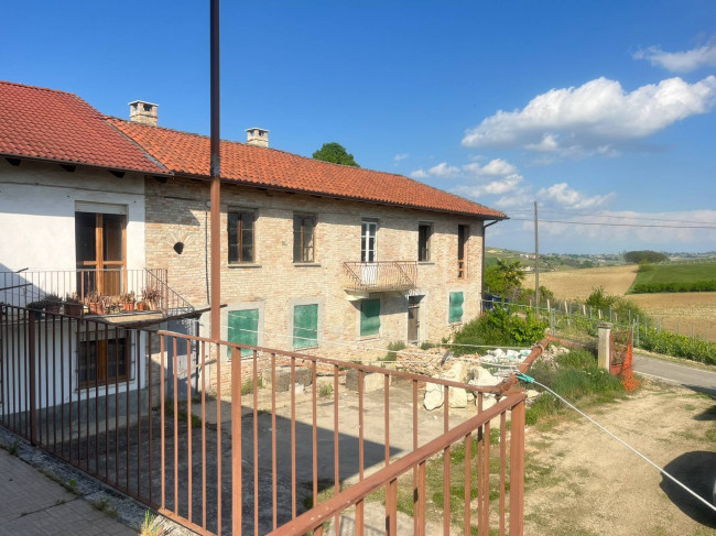 Cascina in Vendita a Castagnole delle Lanze