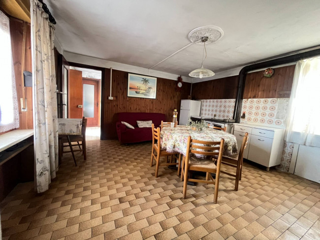 Cascina in Vendita a Castagnole delle Lanze
