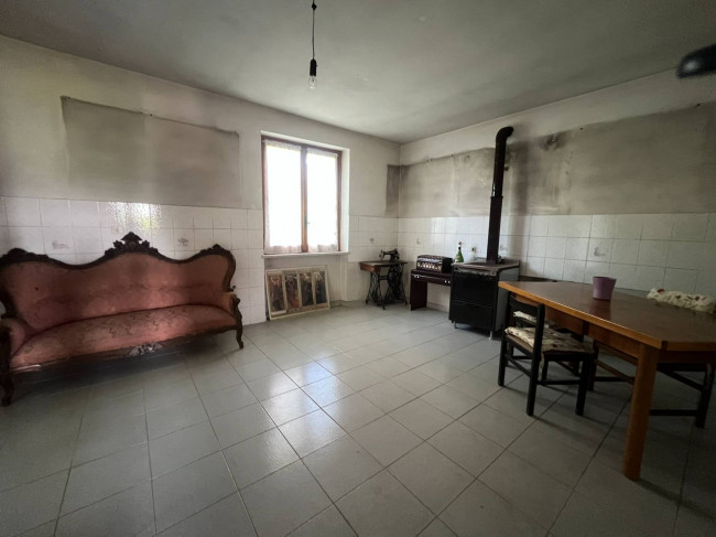 Cascina in Vendita a Castagnole delle Lanze
