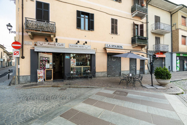 Attività Commerciale - Bar Tavola Calda - Fredda in Vendita a Orbassano