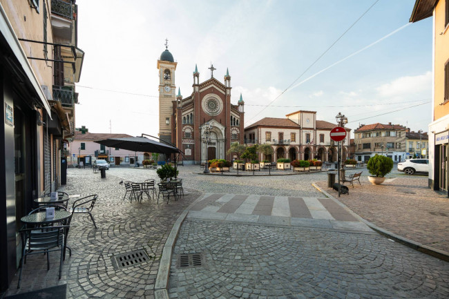 Attività Commerciale - Bar Tavola Calda - Fredda in Vendita a Orbassano