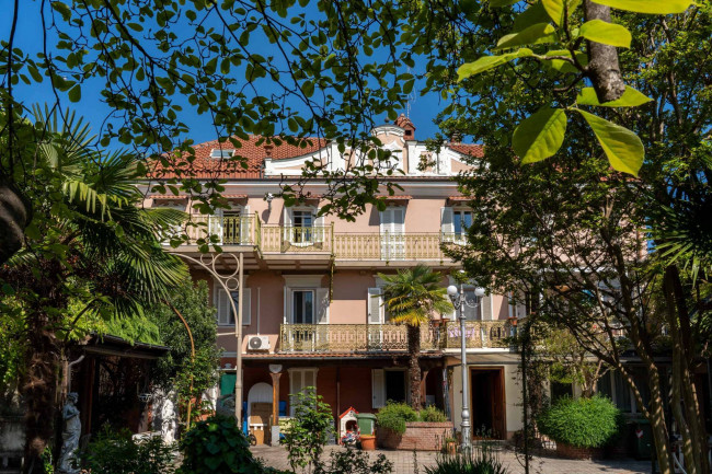 Villa Trifamiliare
