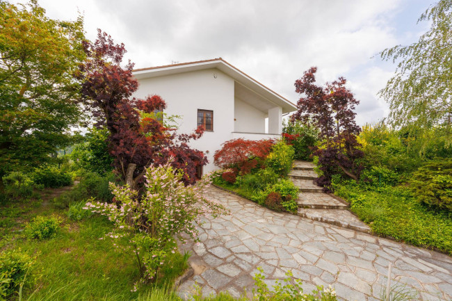 Villa in Vendita a Monteu Roero