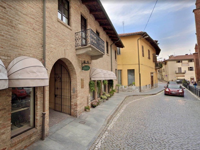 Locale commerciale in Vendita a Chieri