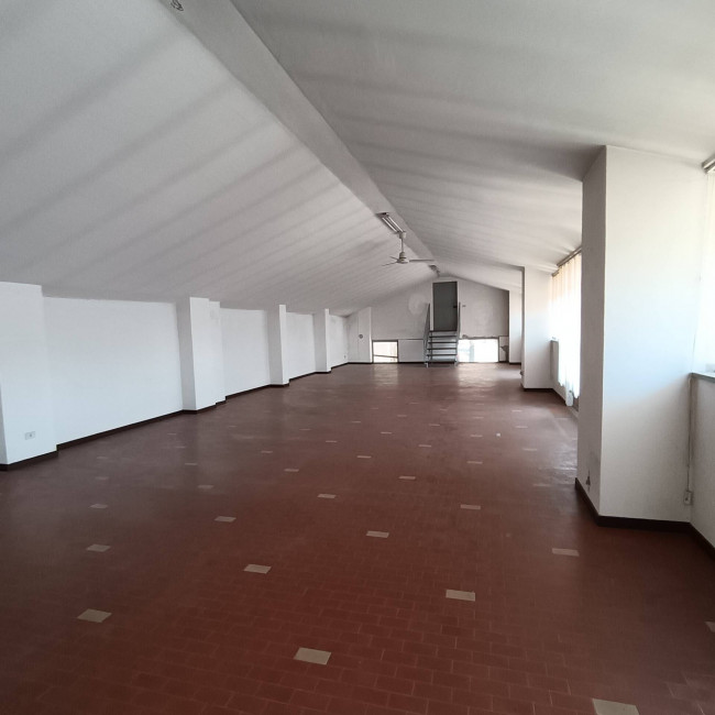 Magazzino in Affitto a Asti