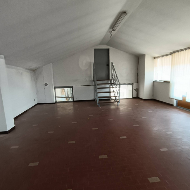 Magazzino in Affitto a Asti