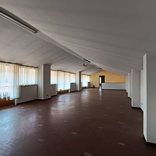 Magazzino in Affitto a Asti