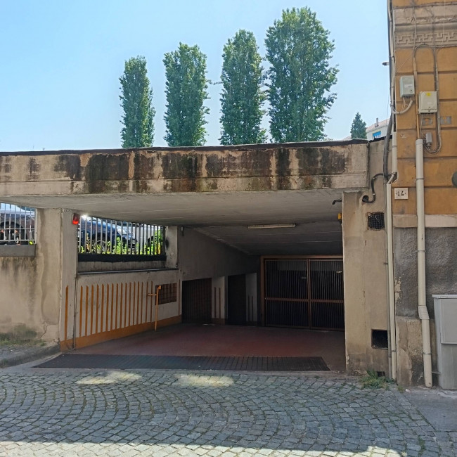 Box o garage in Affitto a Asti