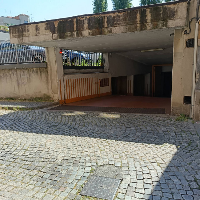 Box o garage in Affitto a Asti