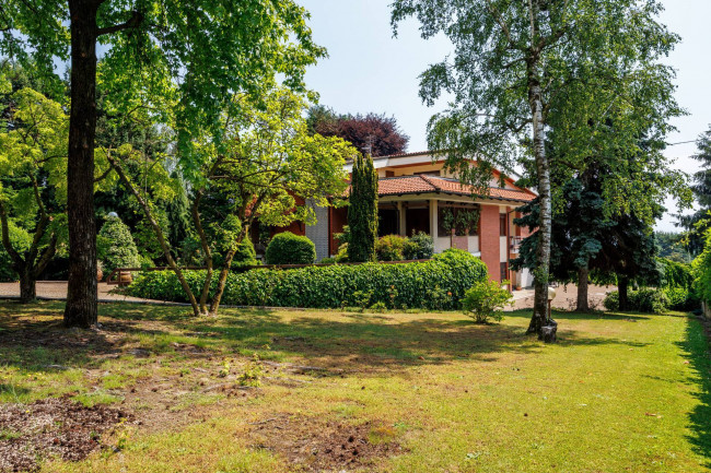 Villa for Sale to Cumiana