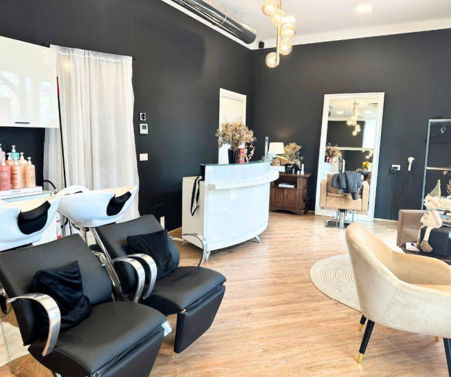 Attività Commerciale - Centro Estetico - Solarium - Benessere in Vendita a Mondovì