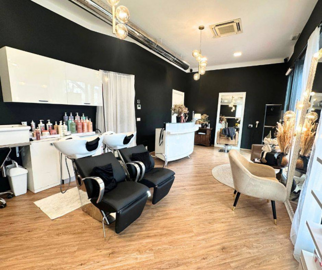 Attività Commerciale - Centro Estetico - Solarium - Benessere in Vendita a Mondovì