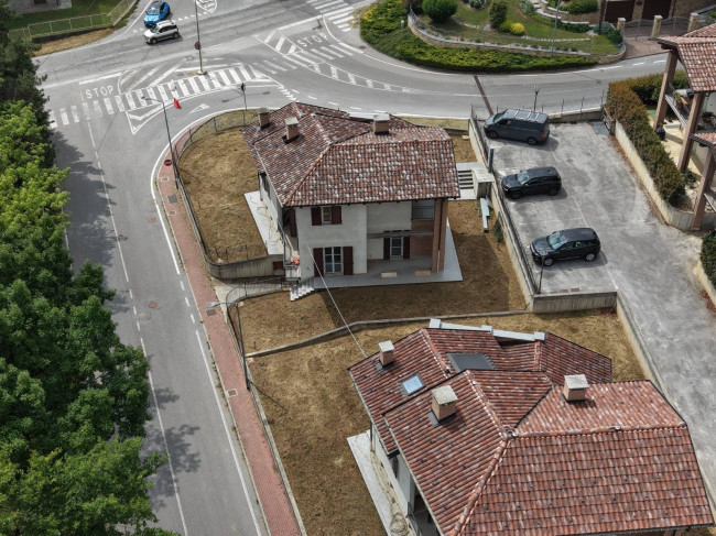 Villa in Vendita a Villanova Mondovì