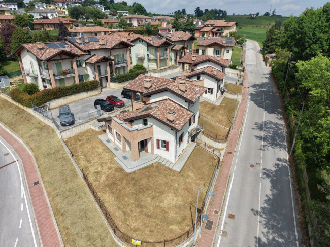 Villa in Vendita a Villanova Mondovì