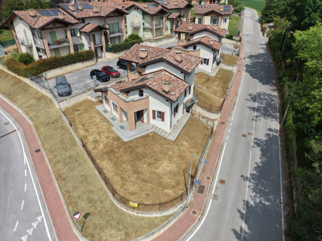 Villa in Vendita a Villanova Mondovì