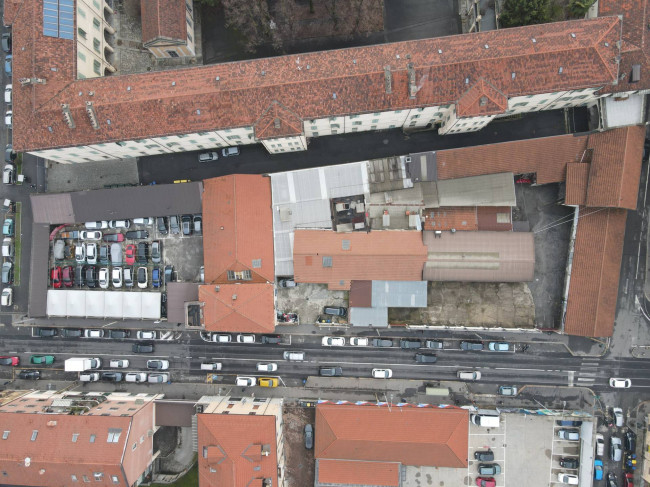 Struttura Commerciale in Vendita a Torino