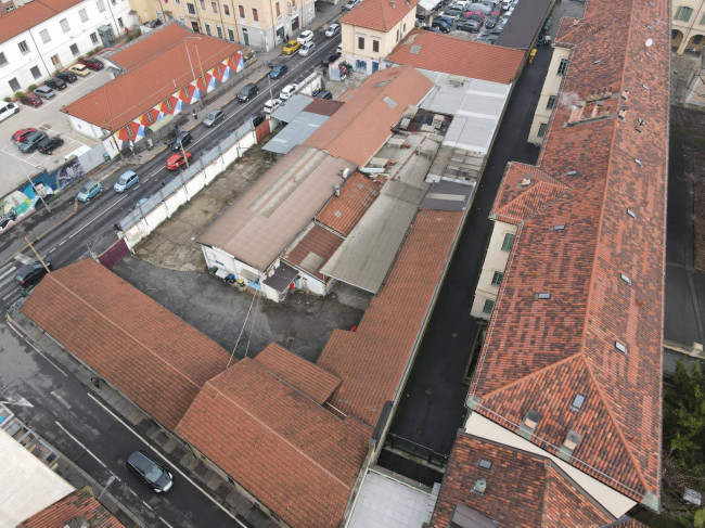 Struttura Commerciale in Vendita a Torino
