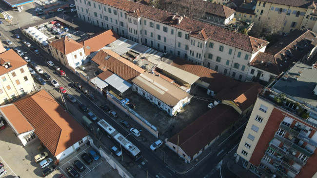 Struttura Commerciale in Vendita a Torino