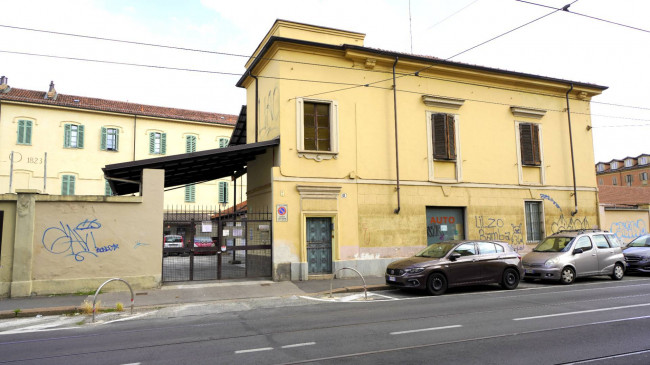 Struttura Commerciale in Vendita a Torino