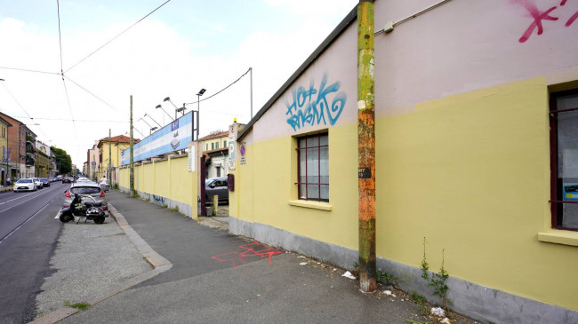 Struttura Commerciale in Vendita a Torino