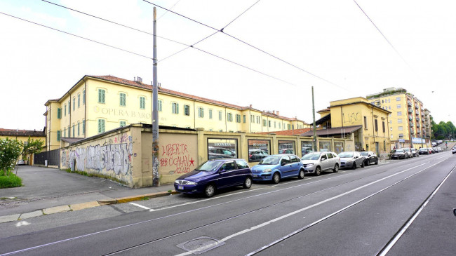 Struttura Commerciale in Vendita a Torino