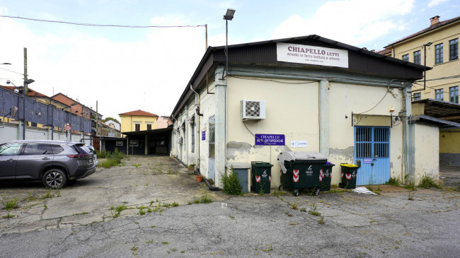 Struttura Commerciale in Vendita a Torino