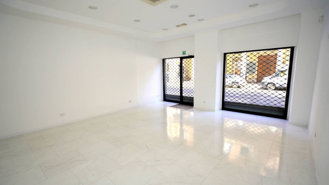 Shop in Rent to Torino