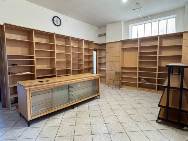 Negozio in Vendita a Roburent