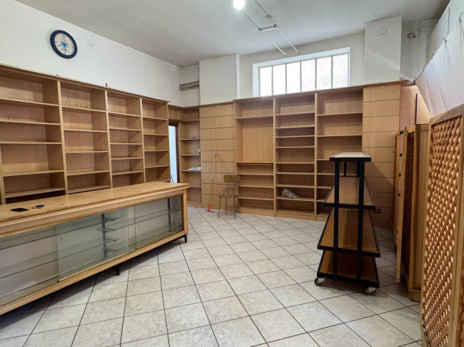 Negozio in Vendita a Roburent