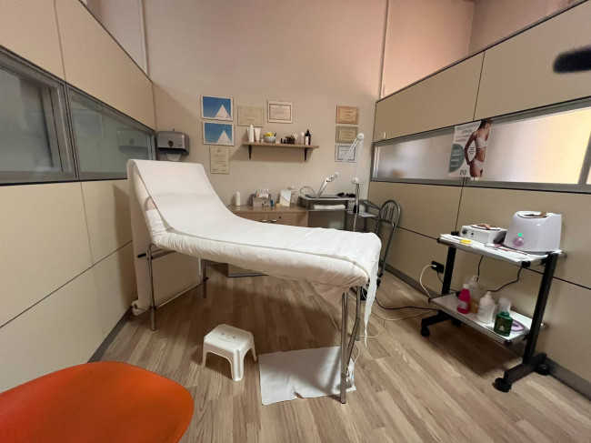 Attività Commerciale - Centro Estetico - Solarium - Benessere in Vendita a Asti