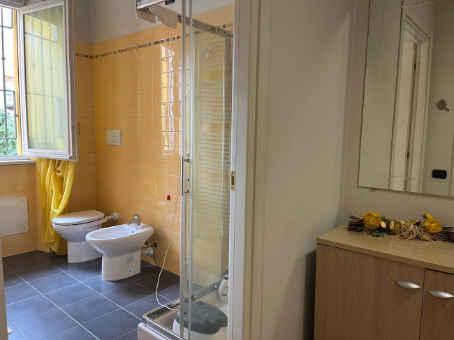 Attività Commerciale - Centro Estetico - Solarium - Benessere in Vendita a Asti