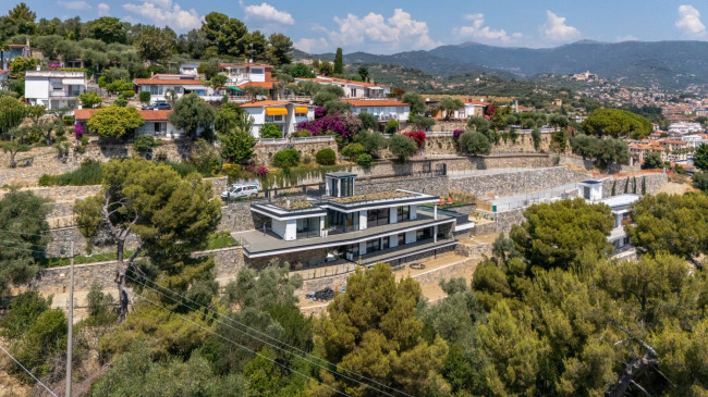 Villa in Vendita a Diano Marina