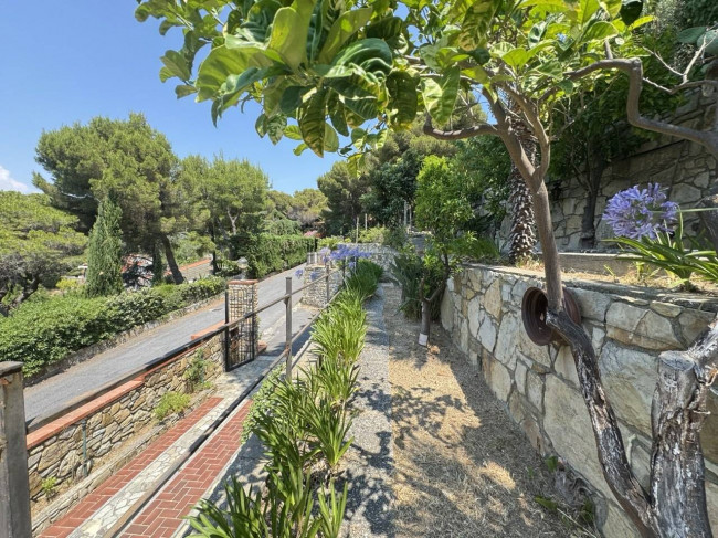 Villa in Vendita a Andora