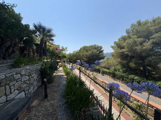 Villa in Vendita a Andora
