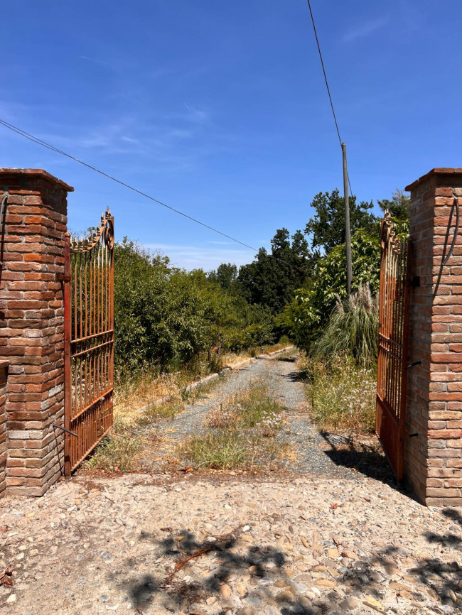 Cascina in Vendita a Canelli