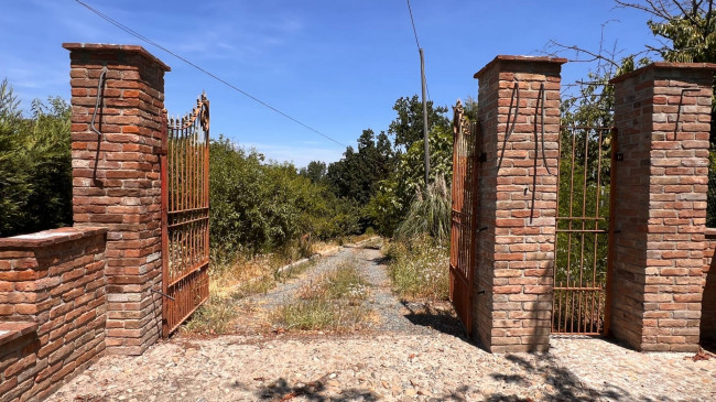 Cascina in Vendita a Canelli