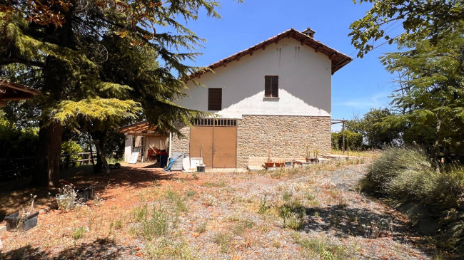 Cascina in Vendita a Canelli