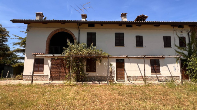 Cascina in Vendita a Canelli