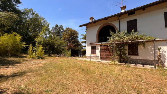 Cascina in Vendita a Canelli
