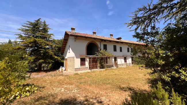 Cascina in Vendita a Canelli