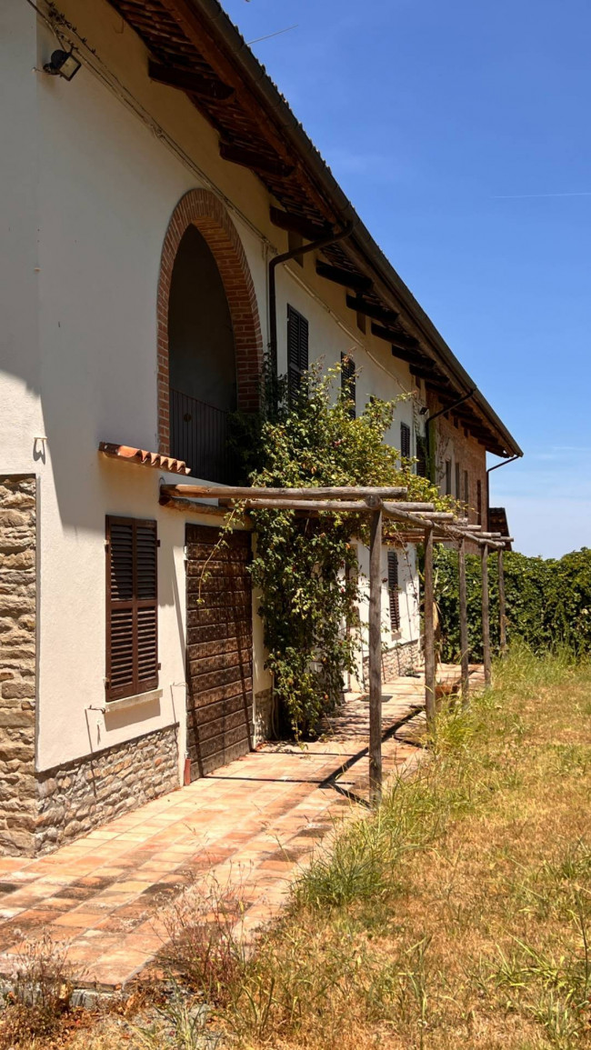 Cascina in Vendita a Canelli