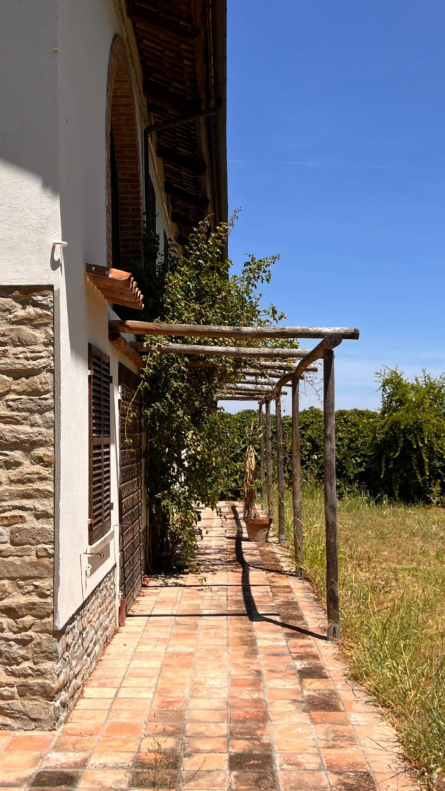 Cascina in Vendita a Canelli