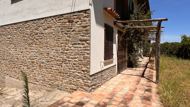 Cascina in Vendita a Canelli