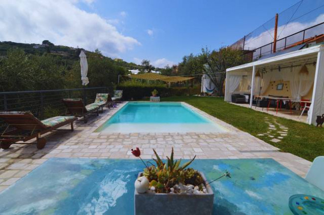 Villa in Vendita a Imperia