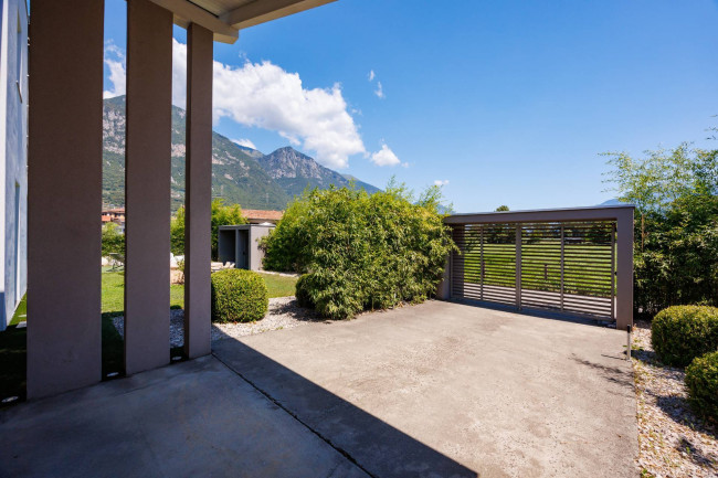 Villa in Vendita a Costa Volpino