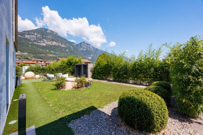 Villa in Vendita a Costa Volpino