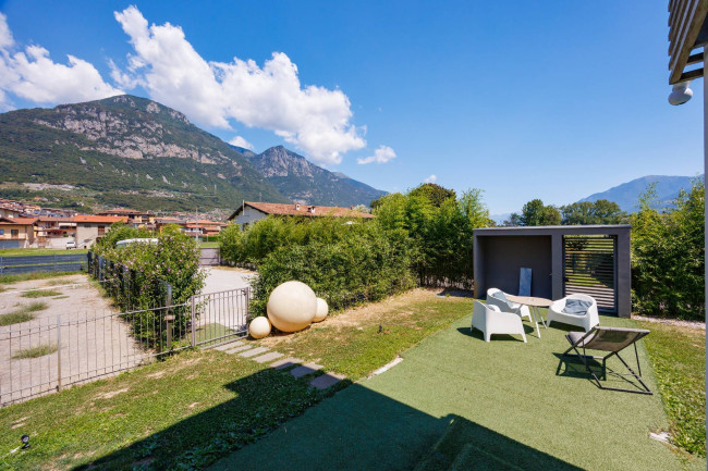 Villa in Vendita a Costa Volpino
