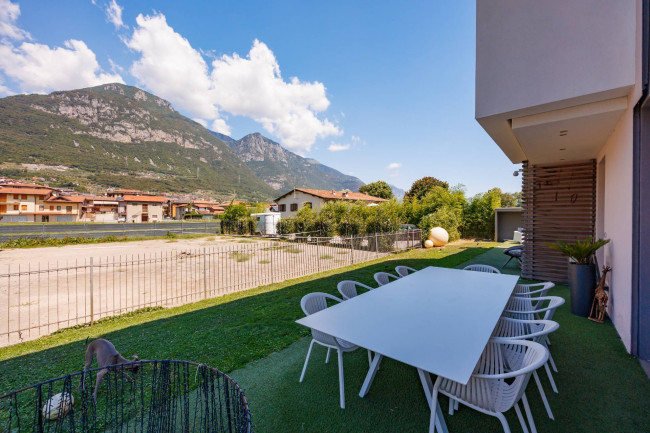 Villa in Vendita a Costa Volpino