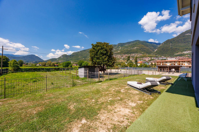 Villa in Vendita a Costa Volpino